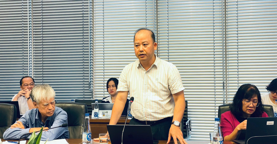 Toa dam lay y kien ve Luat Pha san (2)